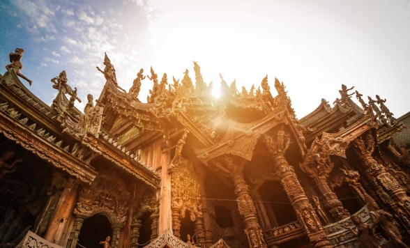 【貸切ツアー】パタヤの名所巡り！サンクチュアリーオブトゥルース+パタヤ屈指のパワースポット「ワットカオシーチャン＆ワットプラヤイ」